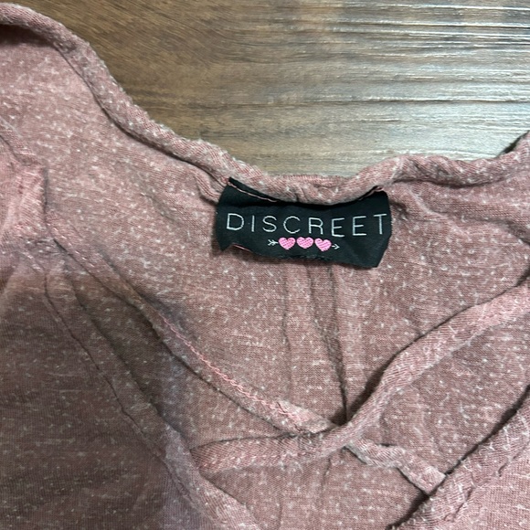 A basic tank top - Picture 2 of 3